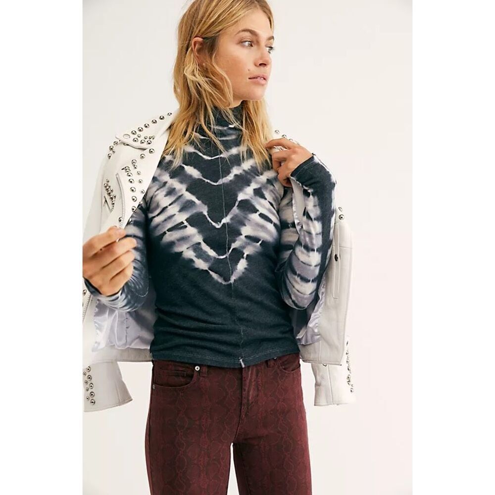 Free People Small Psychedelic Mock Neck Turtleneck top in Tie Dye Combo